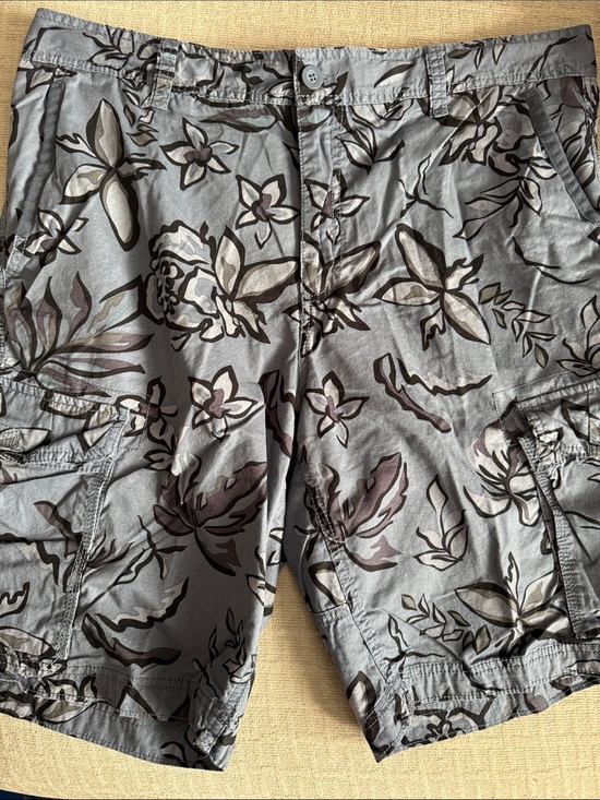 Faded Glory Other - Faded Glory Blue and Gray Floral Cargo Shorts, Size:38